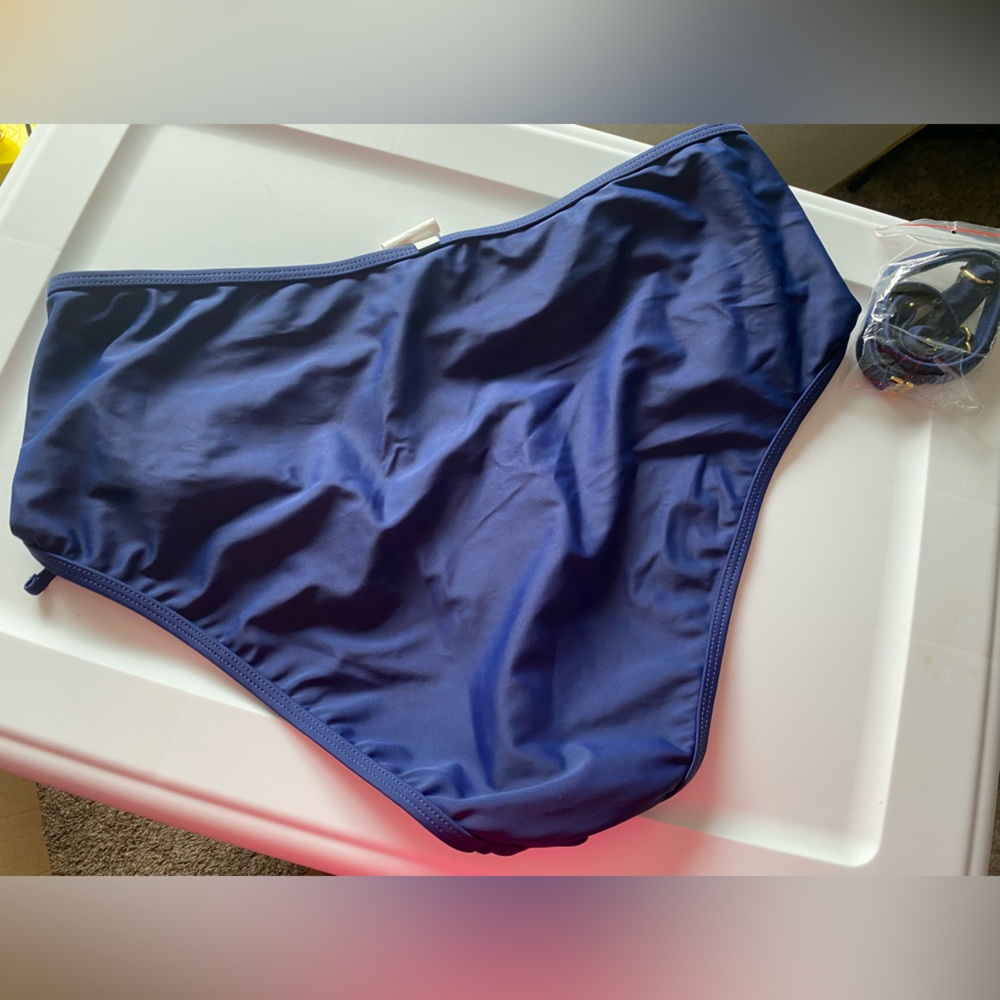 Swimsuit - Picture 5 of 5